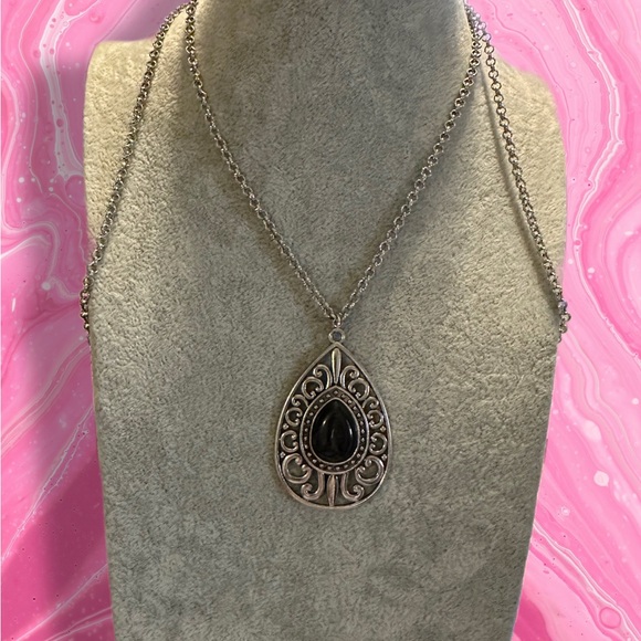 Elegant Silver and Black Teardrop Pendant Necklace - Picture 3 of 4